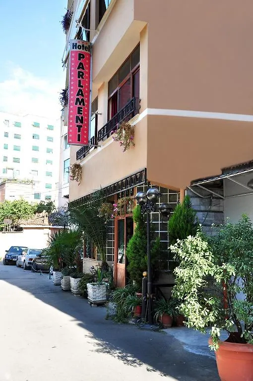 Hotel Parlamenti Tirana 3*,