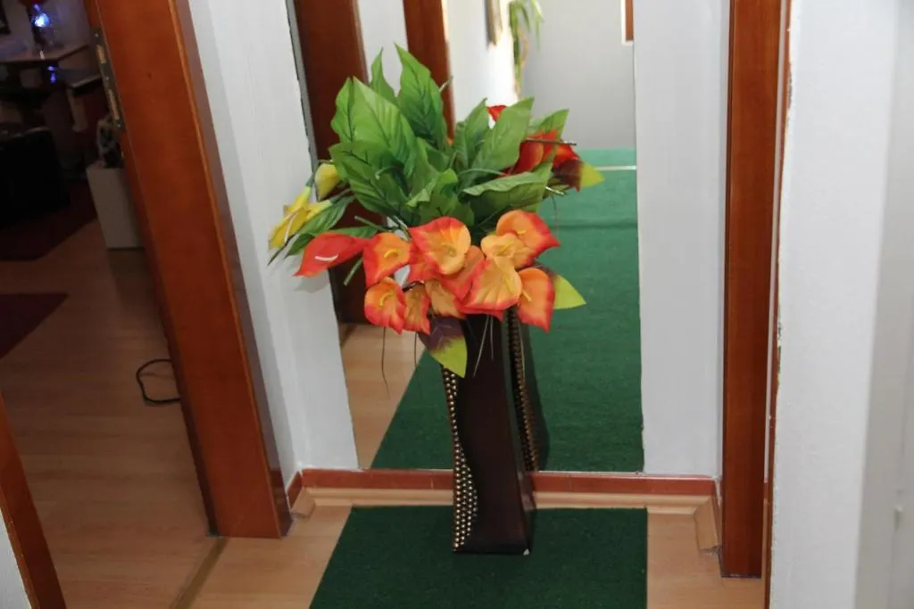 Hotel Parlamenti Tirana 3*,  Albania